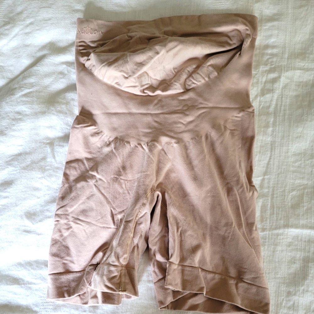 Maternity shapewear